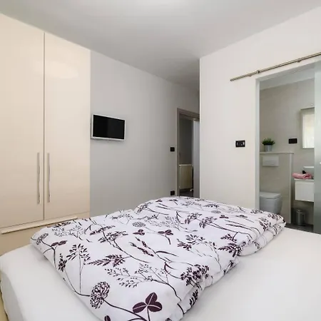 Nela Сasa de vacaciones Veligolji